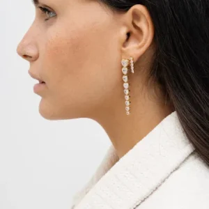 24Kae Earstud with heartshaped stones