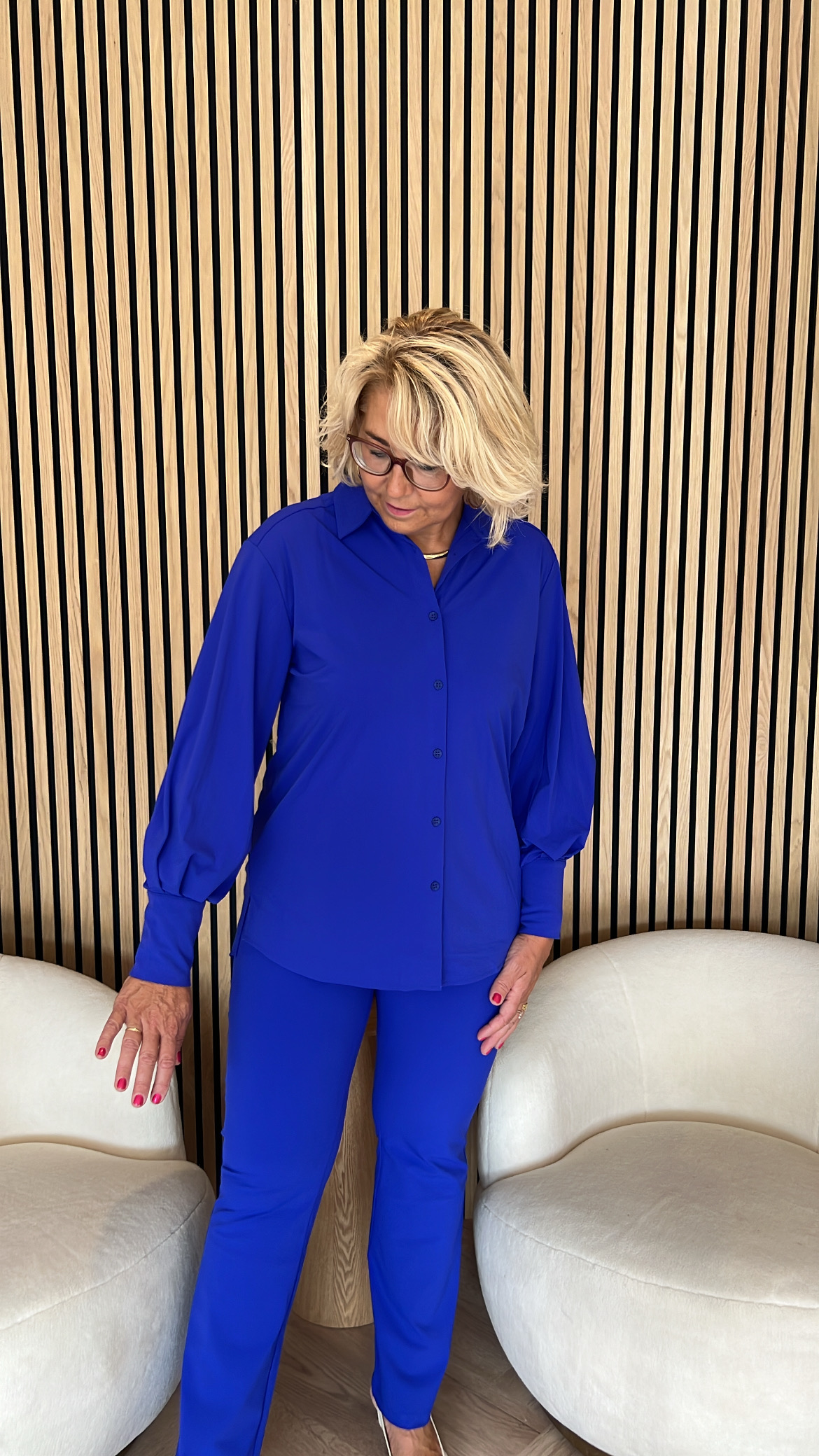 Lady Day – Ilse Travelstof Blouse – Cobalt blue - Afbeelding 4