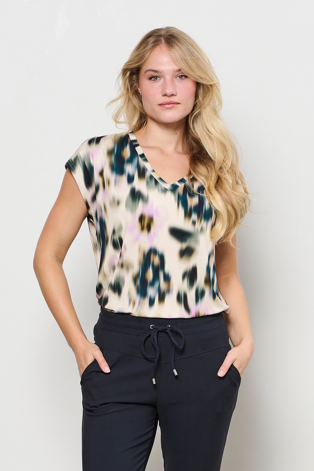 &Co Woman – Lucia Faded Flower Top – Khaki multi - Afbeelding 4