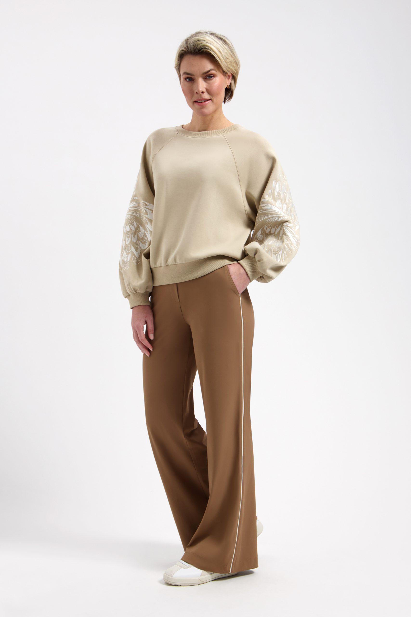 Lady Day – Eleyn Travel Trousers – Mocha - Afbeelding 6