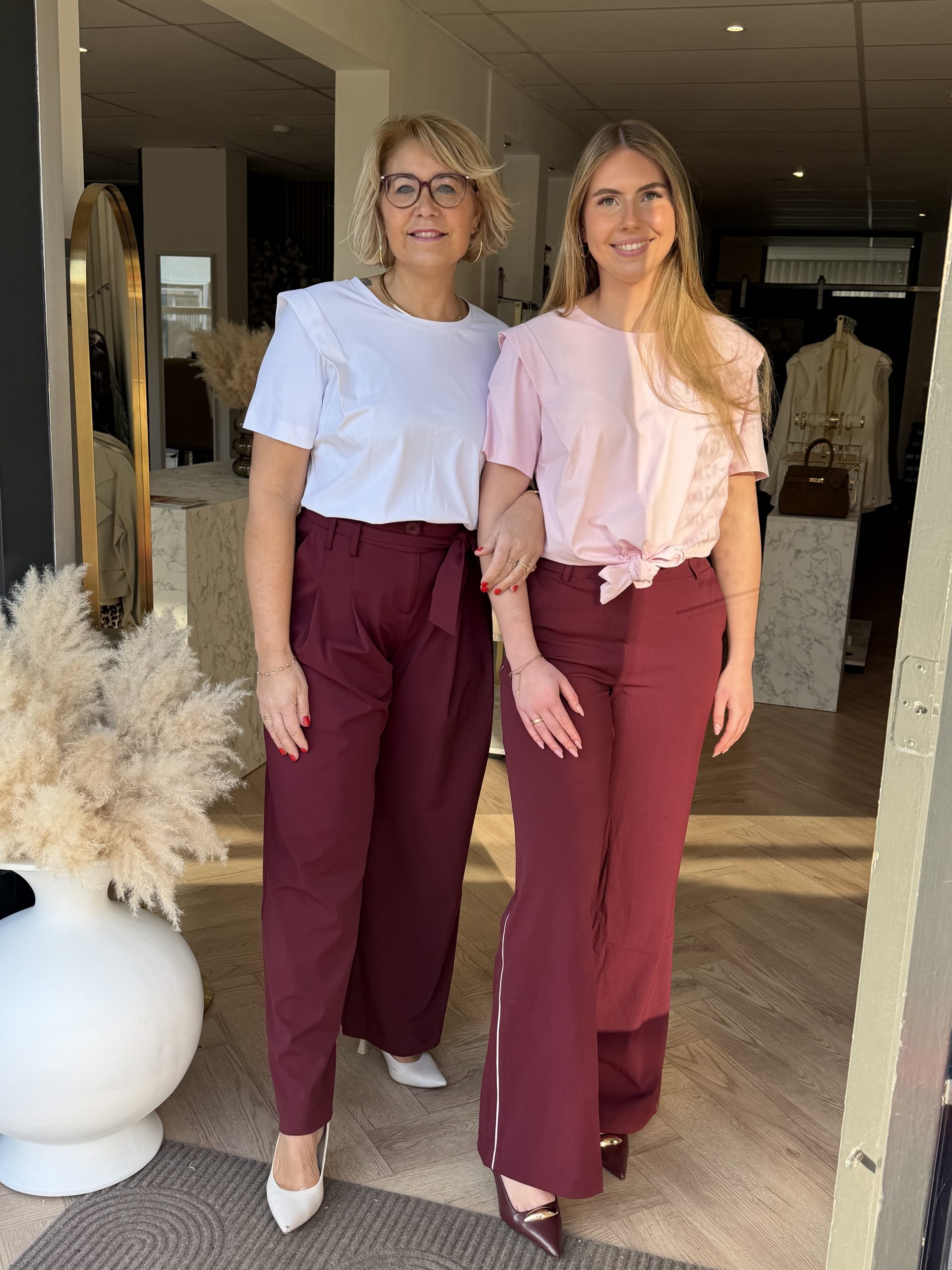 Lady Day – Steph Travel Trousers – Burgundy - Afbeelding 3